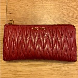 Miu Miu matelasse lux red wallet